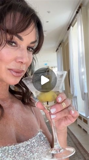 Debbe Dunning on Instagram: "Feeling Glamorous….. #fastlane @aerlingus please don’t cancel my travel🙏🏼"