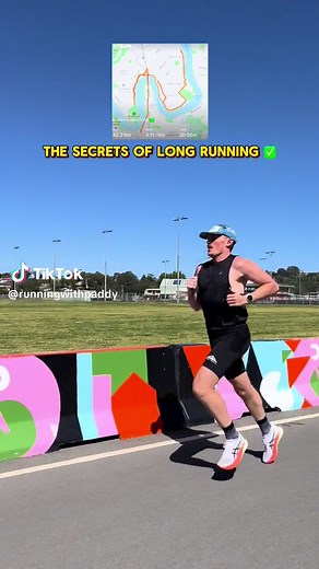 SECRETS TO LONG RUNNING 🏃🏽🚀 ( MARATHON RUNNER EDITION ) ➡️Long runs are the backbone of any effective training program🏃🏽 ➡️They work wonders for building your stamina, increasing your speed, and toughening up that mental game of yours📈 ➡️ Think of them as the essential building blocks that pave the way for efficient training and impressive performance on race day🚀🚀 LONG RUN TIPS ⬇️ - Start long runs off at a Easy Pace to build up endurance ✅ - Comfortable clothes that don’t chafe✅ - Try