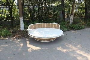 [Hot Item] Leisure Hanging Yellow PE Rattan Round Rotating Bed Outdoor Furniture