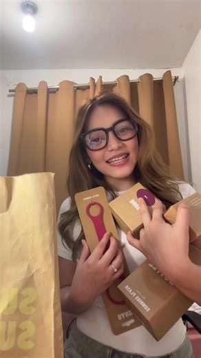 Happy Kiddo Enjoying Sunnies Flask