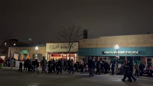 Stop in for your favorite Elliott's treats and boujee drinks! 😊❤️🤶🧑‍🎄🎄💚 | Elliott's Bakery