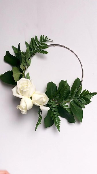 Never not making floral hoops 💐 #diyfloraldecor #floralhoop #flowercraft #flowertok #crafts