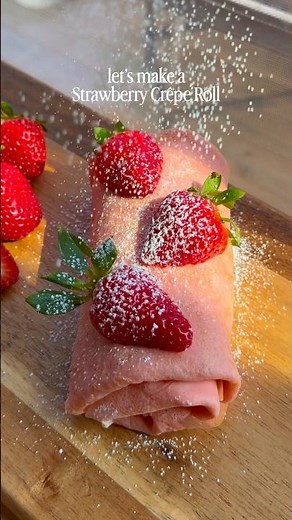 The strawberry crêpe roll of your dreams 🍓 RECIPE IN DESCRIPTION!!