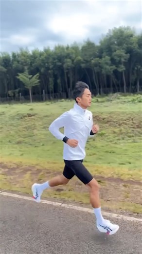 Robi Syianturi on Instagram: "Last intensive training , Before Elite Athlete Invitation @casamarathon #Marocco 26 Oktober tinggal menghitung hari ! Ikut hadir dikategori Half Marathon yang di dukung @asicsid Ready to run with ASICS #METASPEEDRAY ! #ASICSIndonesia #GoRobiGo"