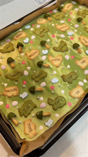 りーさ on Instagram: "過去の私あるある。花の蜜吸ったり、おんこの実とったり、ぐみっていう植物集めてた。謎すぎ"