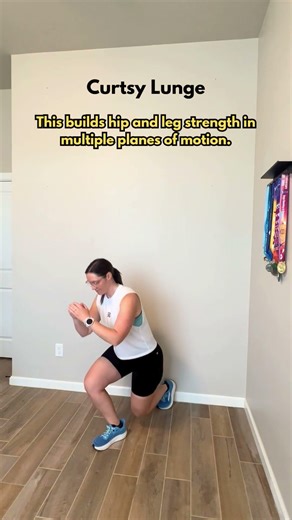 Curtsy Lunge