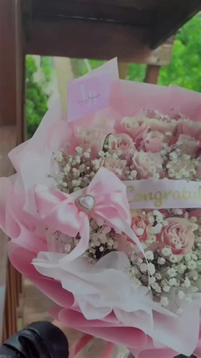 Graduations coming up…don’t wait last minute!💐🎓👩‍🎓🧑‍🎓 #viviisbouquets #fyp #parati #bouquets #florists