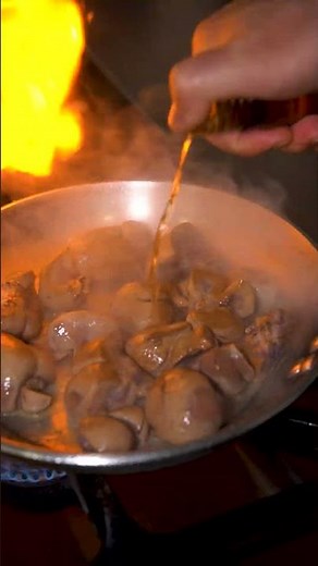 En cuisine pour la préparation de la recette des rognons de veau