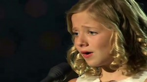 Jackie Evancho (live) ↔ “Dream With Me” — David Foster, Linda Thompson, Jackie Evancho → (From Jacki
