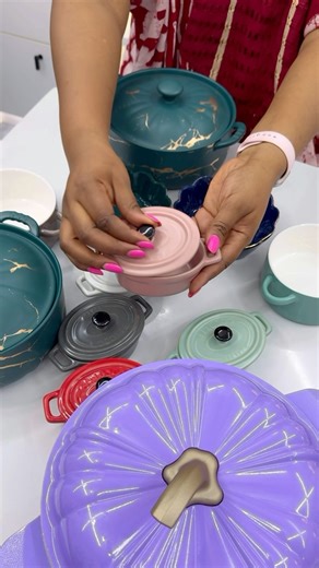 How cute are these besties? 🥰 we now have a purple cookware 😃 and other beautiful kitchen wares thanks to @yettyjewelgifts I got all of these from @yettyjewelgifts just send them a dm to order yours 🕺🕺🕺 They have other colours too 🥰 | Diaryofakitchenlover