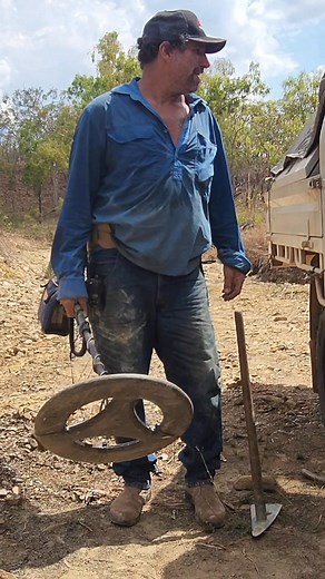 Hallo an alle, die meine Abenteuer verfolgen. Cheers, Matt 🍻🌞 https://www.instagram.com/goldrush_matt?igsh=bm5kYXA4c2x1Mjgw #outback #camp #beer #havingfun #goldmine #matt #gold #australia #germany #austria #switzerland #DMAX #sunset #nuggets #filmmaking #sunset #campfire #instagram #ARD #RTL #ProSieben #Sat1 #ZDF #KabelEins | Gold Rush Matt