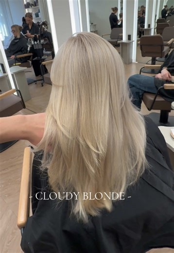 Achieving Cloudy Blonde with Redken Power Flash Lift 9