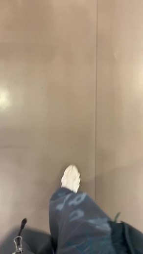 Exploring a Shopping Mall: Fashion and Movement Tips