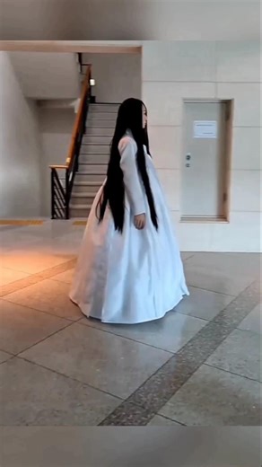 This Walking Trick Makes You Look Like You’re Floating
