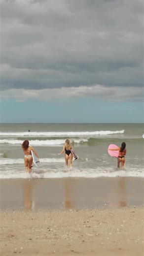 Girls’ trip but make it surfy. ⁠ ⁠ Sunrise sessions, salty hair, and your whole crew out on the wave, that’s the holiday spirit. Book your surf lesson and bring the squad.⁠ #surf #costarica #surfcamp