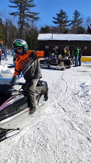 Vintage sleds leaving for a ride with Charlie! | Northern Timber Cruisers Snowmobile/ATV/XCountry Ski