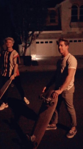 When you say peace out to ur homies @derekdays