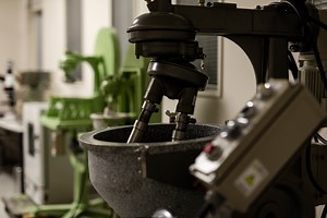 そば2号｜大型機｜石川式攪拌擂潰機・自動乳鉢の製品一覧