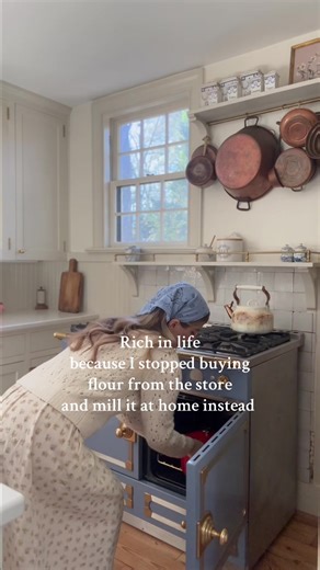 As a natural minded mom, I’m always looking to replace processed food ingredients with the most wholesome version I can find. Swapping to fresh milled flour has made the BIGGEST difference of all for our family! We all know that store bought flour is NOT IT. often bleached, stripped of bran and germ and containing very few nutrients. Fresh milled flour still contains everything that gets stripped from store-bought: ➕ Vitamin E ➕ B vitamins (B1, B2, B3, B6) ➕ Magnesium ➕ Iron ➕ Zinc ➕ Fiber & hea