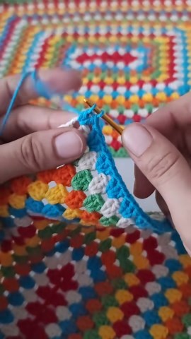Modern Crochet Magic – Try This Stylish Square Join Method