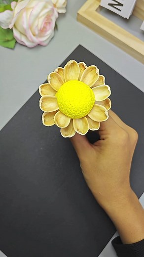 Don't throw away your pistachio shells after you've finished eating them! I'll teach you a trick to turn them into something useful. #TurningWasteIntoTreasure #Pistachios #ParentChildCrafts #PreschoolCrafts #Handmade | Art, Crafts and Journals