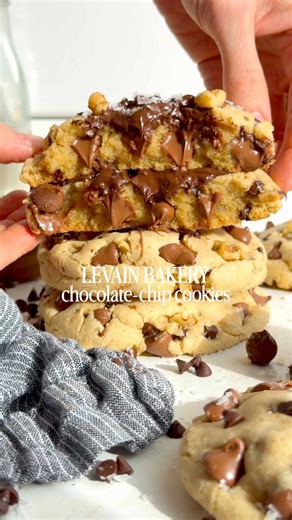 Drop EAT for the best Levain Bakery copycat recipe! 🍪 | Chelsea's Messy Apron