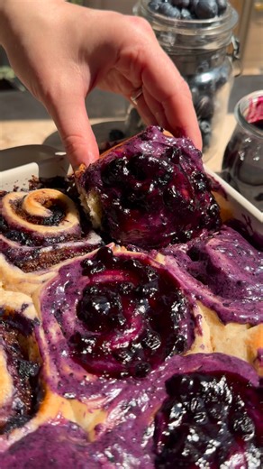 Blueberry Cinnamon Rolls are just what we need on the first Monday of the year - use frozen bluebs since they’re out of season! 🥳 #blueberry #cinnamonrolls #bakinglove #brunchtime | Blue Bowl