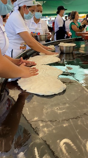 Ya inicio la preparación de la pupusa más grande de El Salvador 🇸🇻🤩 #elsavador #pupusas | Belencitaaa