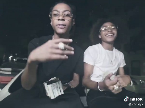 Dare to Compare: Past vs Present Happiness