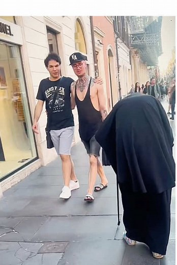 Grandma prank 😂😂😂#funny #tiktok #funnytiktok #funnyvideos #funnyprank #usa_tiktok #fypシ #funnyvideo #foryou #happy #prank