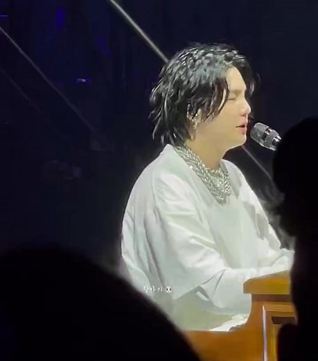 Him playing that piano with glissando 💜 #yoongi #AgustD #DDay | Tannies7