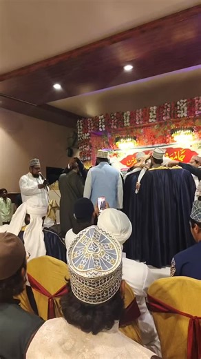 M.Kashif Ahmad on Instagram: "Alhamdulillah Allah k Fazl aur Walidain wa Azateza ki Duao se Kal Raat(03/01/2026) Ustazul Asateza Mufti Sadrul wara Sahab (Jamia Ashrifa) ki sarparasti me chalne wale Idare Jamiatul Mustafa Hyderabad mein Hazrat hi k Hatho se Dastar e Ifta Ka taj mujh na cheez k sar par sajaya gaya Alhamdulillah 😇"