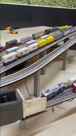 RhB SpurN Albulabahn #modelleisenbahn #modeltrains #train #kato #rhb #railway #railroad #trainvideo