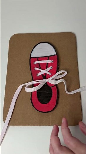 👠DIY Fine Motor Skills Booklet. #activitybook #kidsactivities #crafts