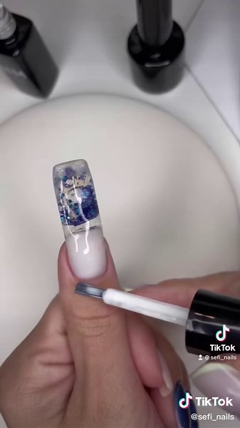 Nail Art Tutorial: Stunning Glitter Design Techniques