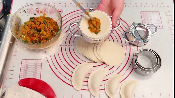 Dumpling Maker, 10PCS Dumpling Mold Set And Knives Stainless Steel Empanada Press, Diy Chinese Dumpling Pie Wonton Pie Stamper Kitchen Accessories