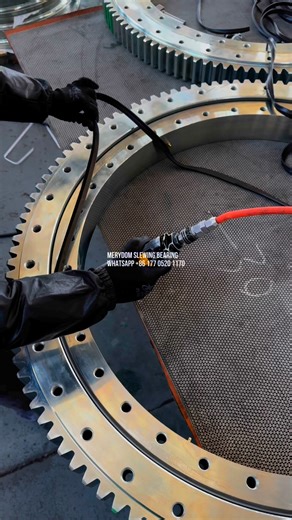 These galvanized slewing bearings can withstand 72 hours of salt spray test. They are mainly used in marine equipment. | Merydom Slewing Bearing