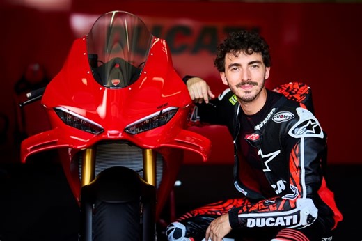 世界冠军Pecco 带你感受杜卡迪全新 Panigale V4 (中文字幕版)