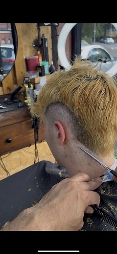 Scissors vs Clipper Cut: Which Is Better for Hair?