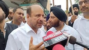 10K views · 235 reactions | Flash: Lawyers protest outside Central Administrative Tribunal (CAT) Jammu | Jammu Links News | Facebook