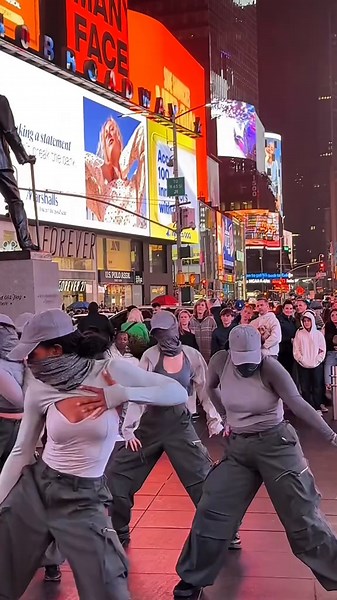 Jennie Kim Dance Performance in Times Square