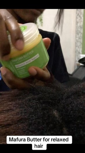 Do you have damaged, overprocessed and breaking relaxed hair that is not growing ? The Organic Mafura Butter Pomade will help to restore, repair, nourish your hair back to health and stop breakage helping tou to gain length, volume and retain length. Made from 100 % organic ingredients which include castor oil, mafura butter and more hair and scalp loving ingredients. Start your hair recovery journey for relaxed hair with Mafura Butter Pomade✅ | Afrokink Hair & Beauty Salon