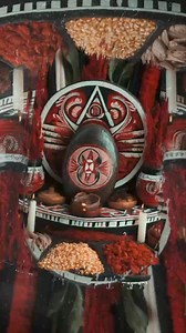 Descubre el Misterio de Eleguá: Altar, Oraciones y Danzas del Protector de los Caminos Explora con nosotros las profundidades de la tradición Yoruba en este episodio dedicado a Elegua, el orisha de los caminos y las oportunidades. Aprende cómo configurar un altar para Elegua, comprende la importancia de las ofrendas específicas y la diferencia entre Elegua y Eshu. Únete a nosotros mientras descubrimos cómo realizar oraciones y participamos en las danzas rituales que honran a este poderoso guardi