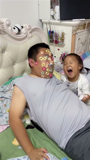 給爸爸貼貼樂#男人帶娃系列 #寶爸帶娃 #爹帶娃系列 #看著你一天天長大 #親子陪伴記錄