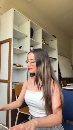 Fairuz: Lebanese Musician Playing Piano 🎹