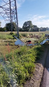 La D777 est fermée à la circulation depuis 3h à Piré-Chancé, près de l'entrée de Louvigné-de-Bais, où un accident de camion remorque a eu lieu. La circulation devrait pouvoir reprendre vers 10h, le temps de remorquer le camion et de nettoyer la chaussée. L'accident n'a pas fait de blessé. | Le Journal de Vitré