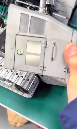 Assembling the LESU 973k hydraulic loader unpainted kit is so exciting in its own, almost done with the rear piece 🔥🦾😁 #lesu #rcmodel #hydraulic #loader #rc | LESU RC USA