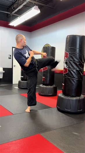 No. 1. Round Kick :: Master Taekwondo Techniques | Step-by-Step (Captions) 🥋 Like and follow for martial arts tips - or come train with us at our Nashville school! 📍 For location, contact information, and class schedules, please visit our main page. 💪 ⚠️ Demo by certified Taekwondo instructors in a controlled setting. Do NOT try this at home! 🥋 Ready to train the right way? Join us at Lee’s ATA Karate – Nashville, TN for safe, fun classes for all ages! #leeatakarate #nashville #taekwondo #ma