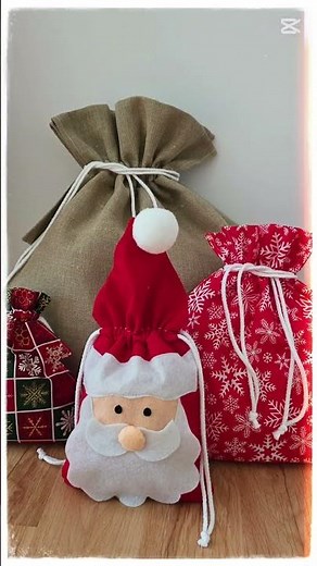 Santa Gift Bag - Sewing tutorial #handbags #christmasdecor #santagifts