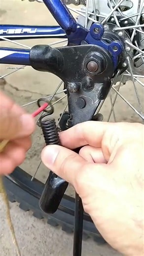 the process of installing springs on a bicycle stand #shortvideo